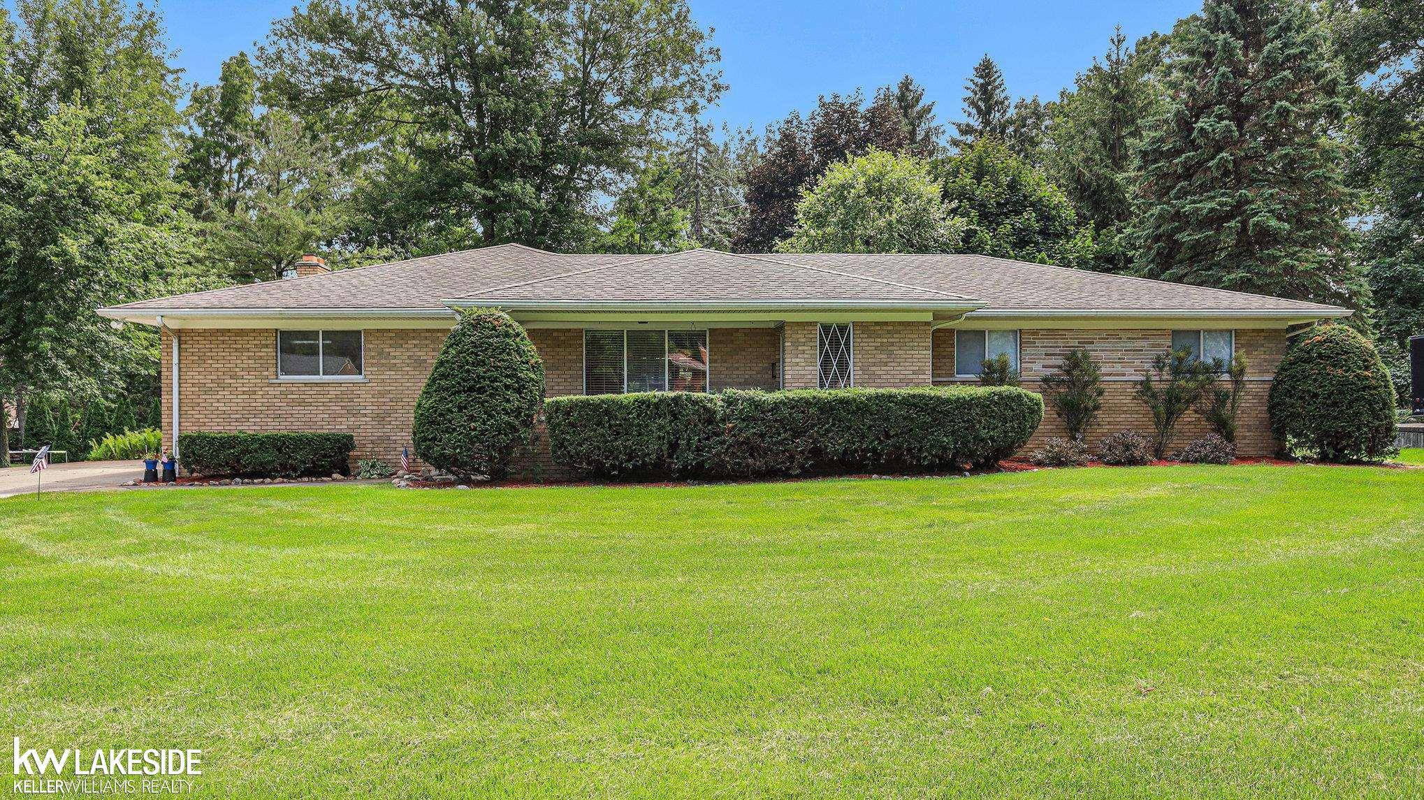 185 Montmorency Road Rochester, MI 48307 - Photo 1 of 26 50120653.JPG