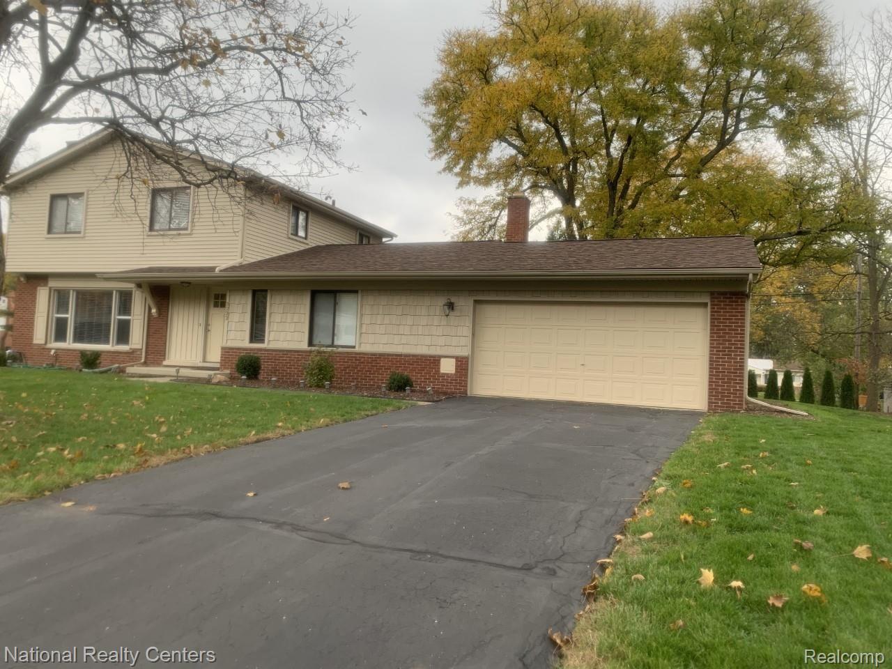 7223 Valleybrook Road West Bloomfield, MI 48322 - Photo 1 of 19 thumbnail_IMG-1712.jpg