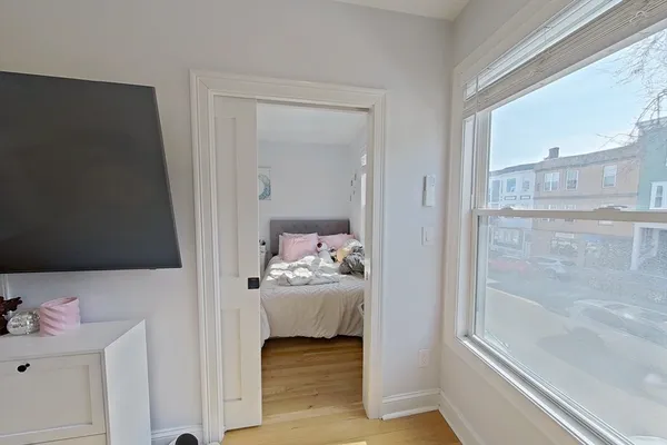 $3,800 | 586 East Broadway, Unit 2, Boston, MA 02127