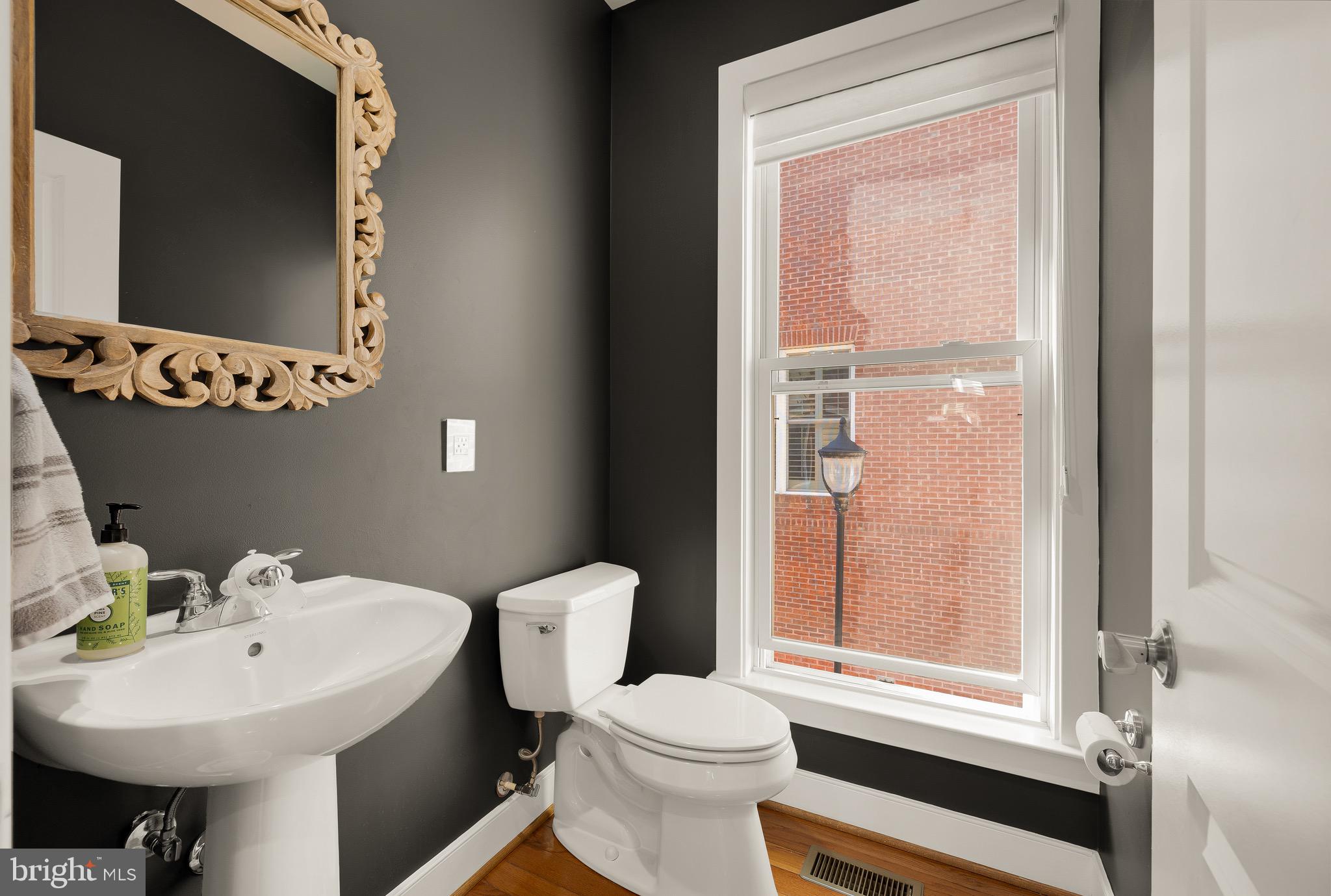 920 4th Street Southeast Washington, DC 20003 - Photo 7 of 32