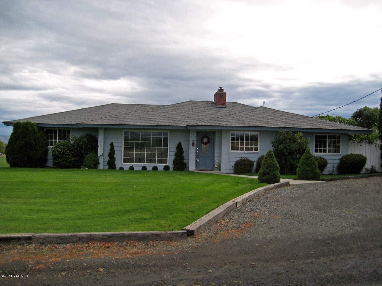 1903 Moore Road Yakima, WA 98908 - Photo 1 of 25 Warm & Inviting Home