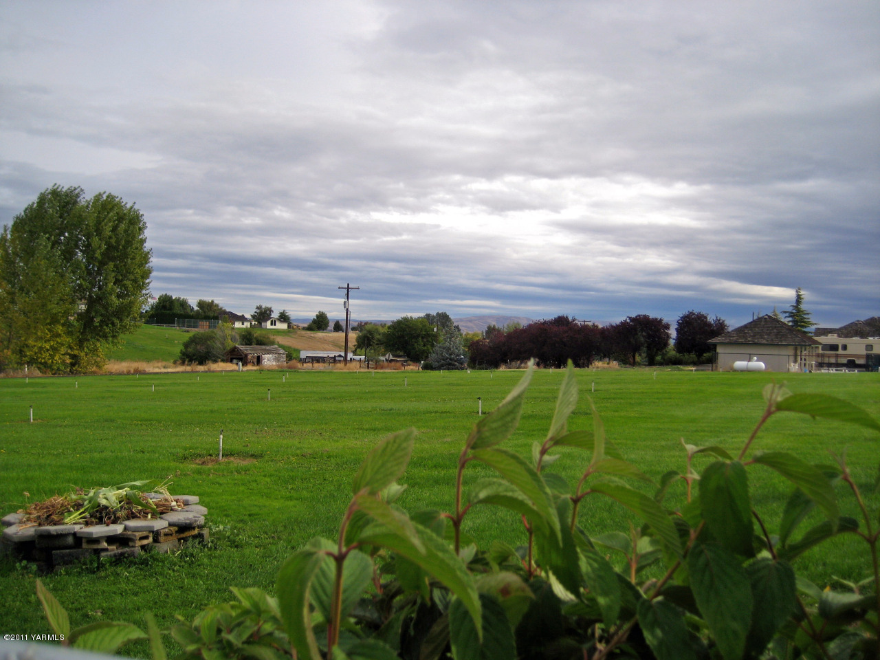 1903 Moore Road Yakima, WA 98908 - Photo 22 of 25 Behind House