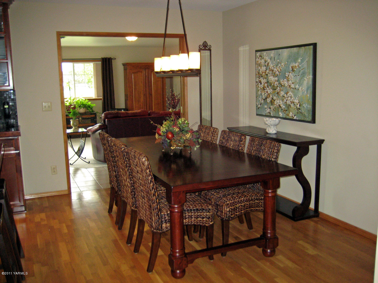 1903 Moore Road Yakima, WA 98908 - Photo 4 of 25 Warm & Inviting Dining