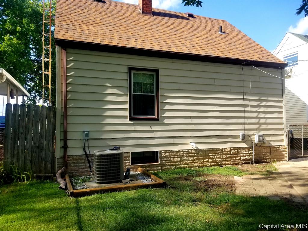 2216 E Keys Springfield, IL 62702 - Photo 8 of 25