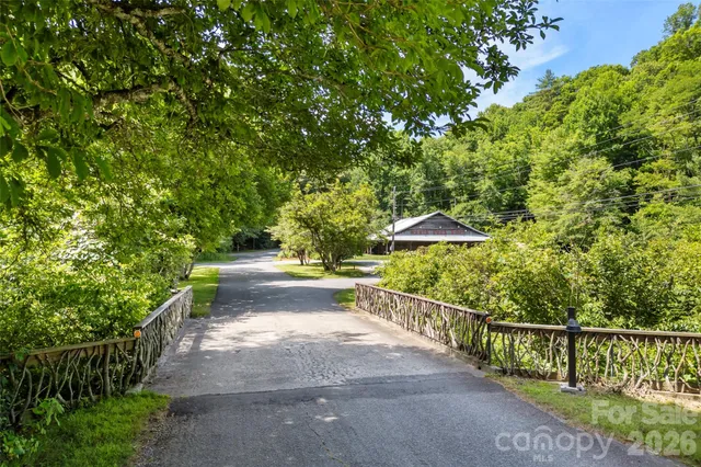 $1,099,000 | 472 Cardinal Road, Brevard, NC 28712