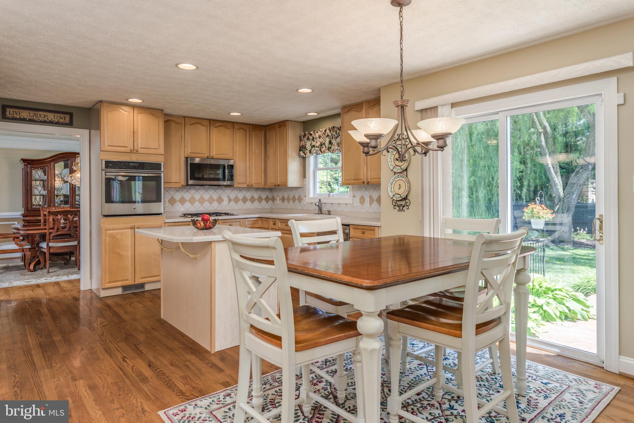 286 Huntersridge Road Winchester, VA 22602 - Photo 10 of 42 Casual Dining at it's Best!