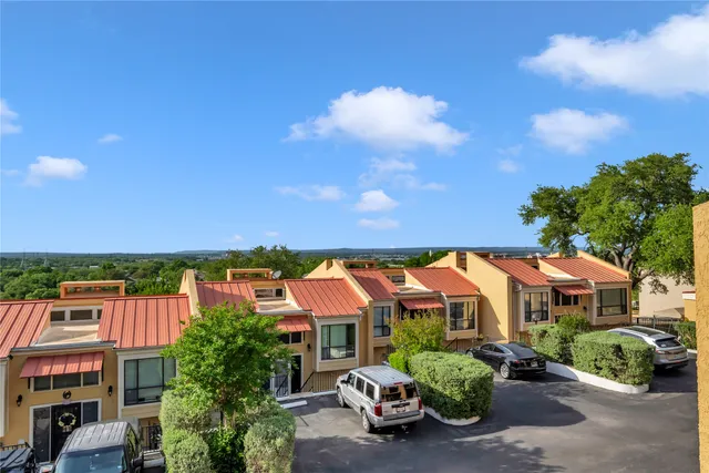 $1,750 | 402 Hi Stirrup, Unit E2, Horseshoe Bay, TX 78657