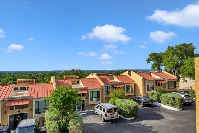 $2,000 | 402 Hi Stirrup, Unit E2, Horseshoe Bay, TX 78657