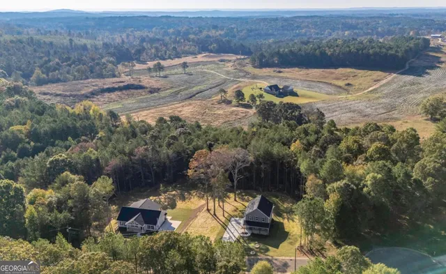 a view of a houses with yard