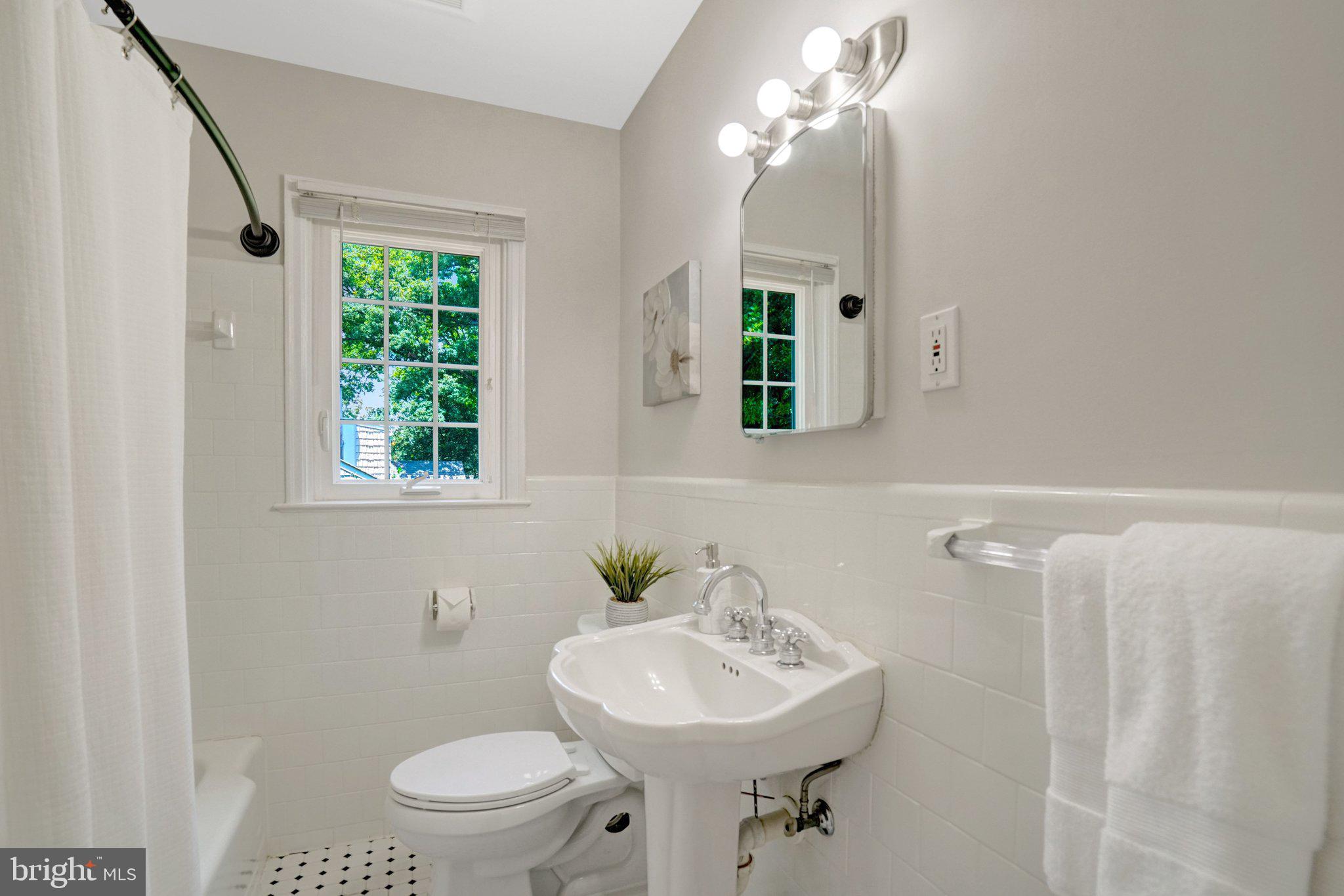7107 Coventry Road Alexandria, VA 22306 - Photo 21 of 64 Bathroom with shower and vanity