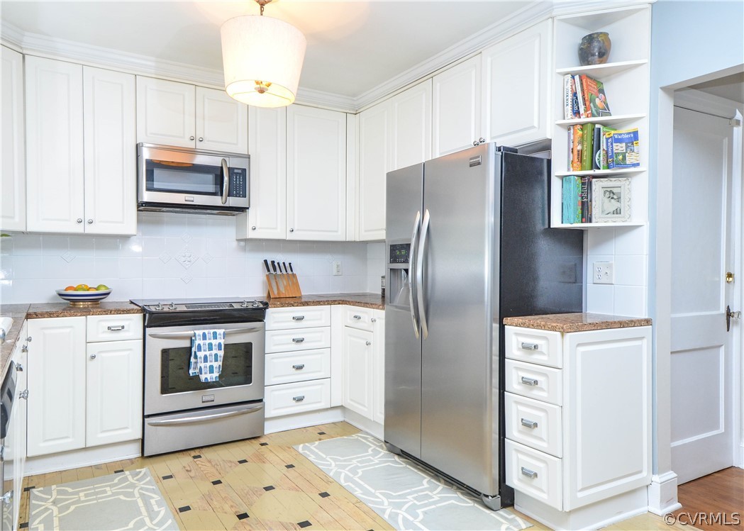 5212 Devonshire Road Richmond, VA 23225 - Photo 18 of 43 Kitchen with great storage and charming shelves