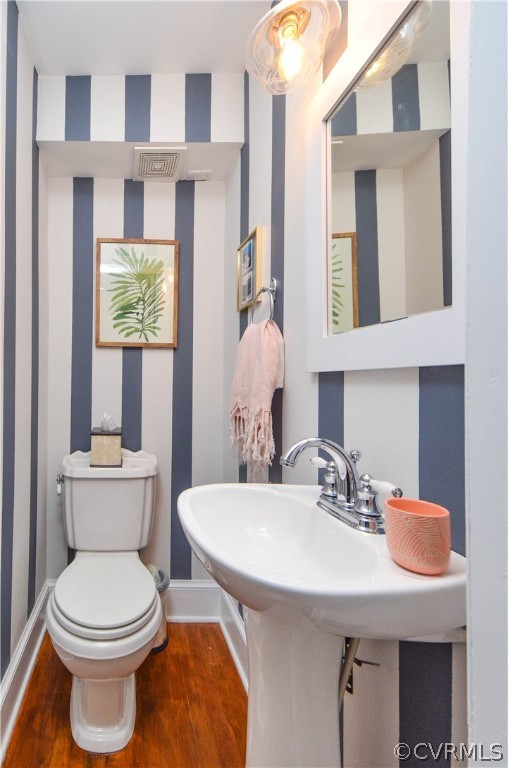 5212 Devonshire Road Richmond, VA 23225 - Photo 20 of 43 First floor powder room