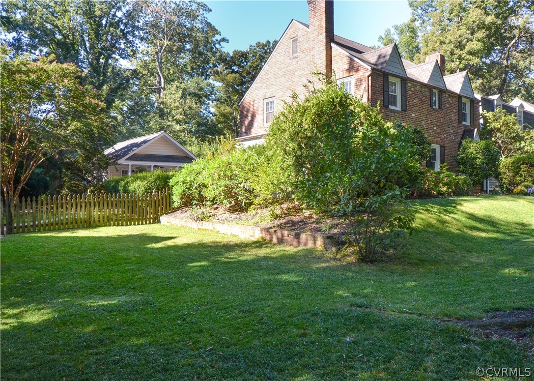 5212 Devonshire Road Richmond, VA 23225 - Photo 2 of 43 The lot to the left (5210) is a separate lot but w