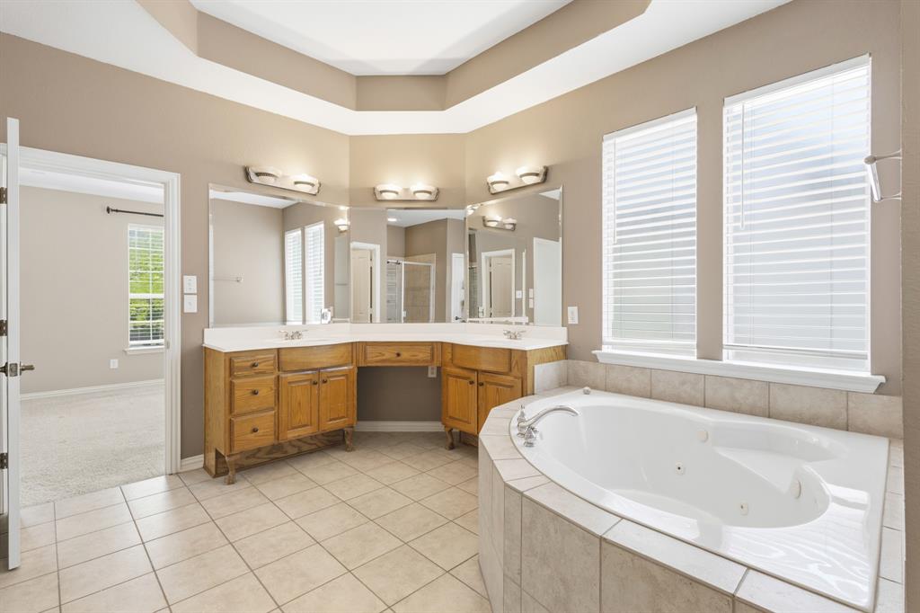 2223 Grizzly Run Lane Euless, TX 76039 - Photo 16 of 30