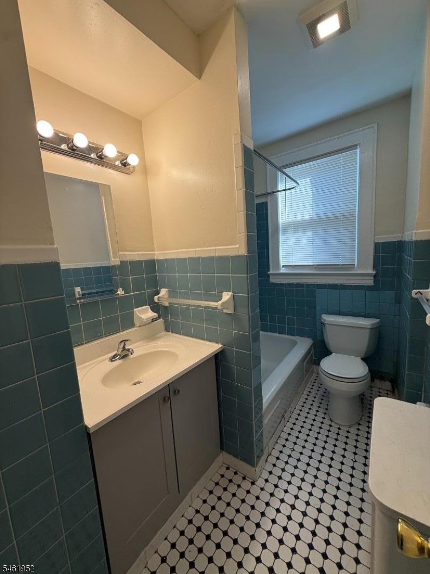 1010 Sheridan Avenue, Unit 2F Elizabeth, NJ 07208 - Photo 2 of 6 Gallery Image 2