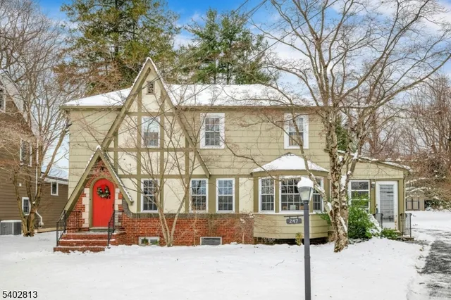 $925,000 | 247 Hillside Avenue, Chatham, NJ 07928