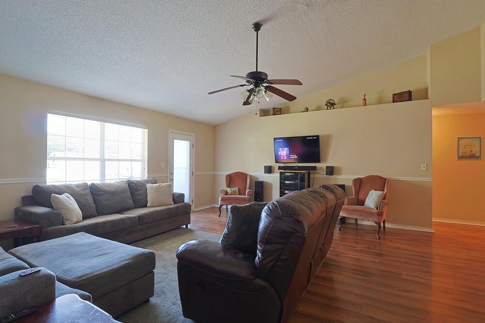 5205 Whitehurst Lane Crestview, FL 32536 - Photo 15 of 35 Living Room.4