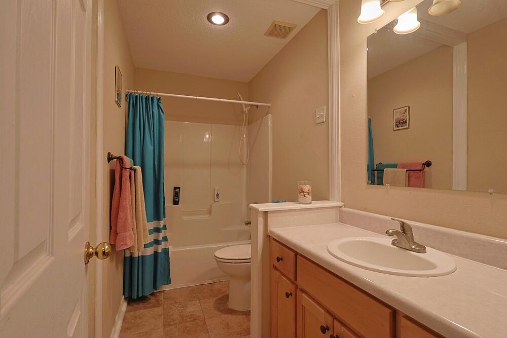 5205 Whitehurst Lane Crestview, FL 32536 - Photo 27 of 35 Guest Bath.2