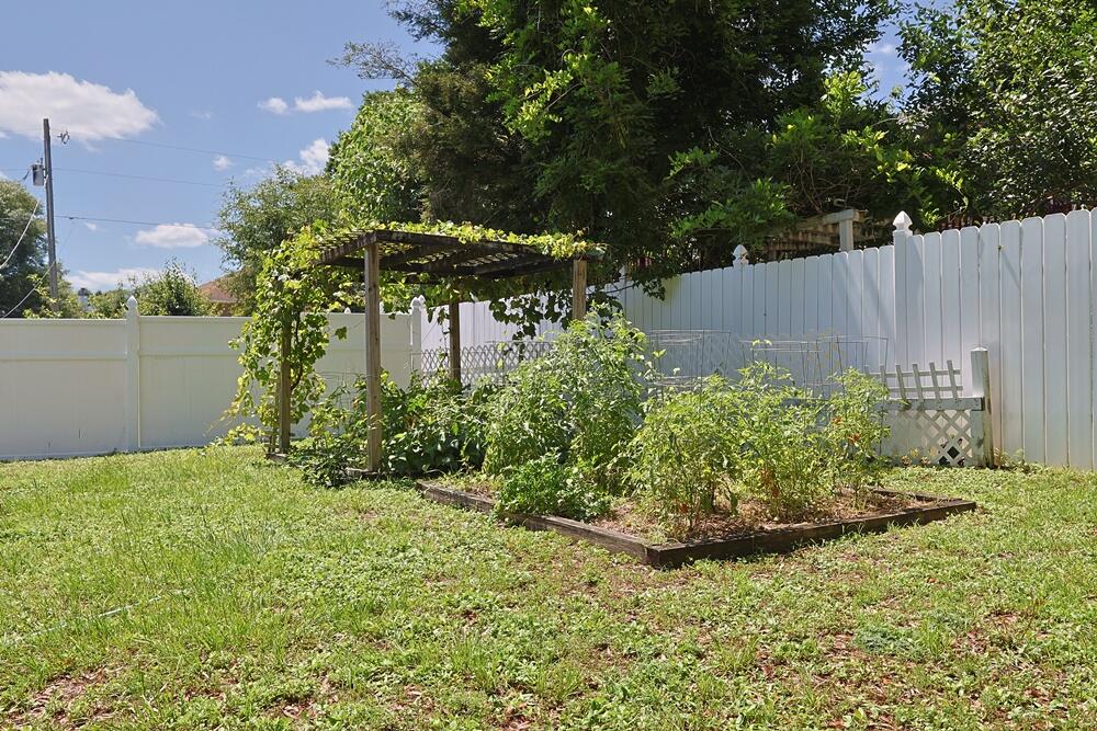 5205 Whitehurst Lane Crestview, FL 32536 - Photo 37 of 37 a view of garden