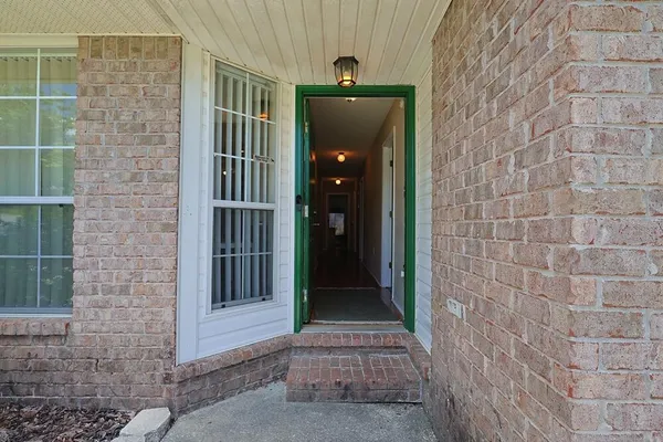 a view of entryway with shower