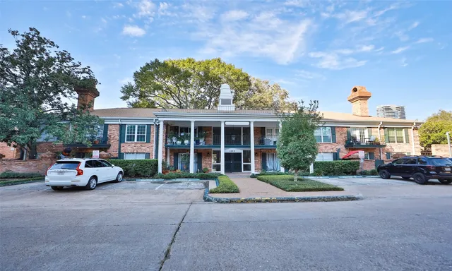 $295,000 | 3400 Timmons Lane, Unit 48, Houston, TX 77027