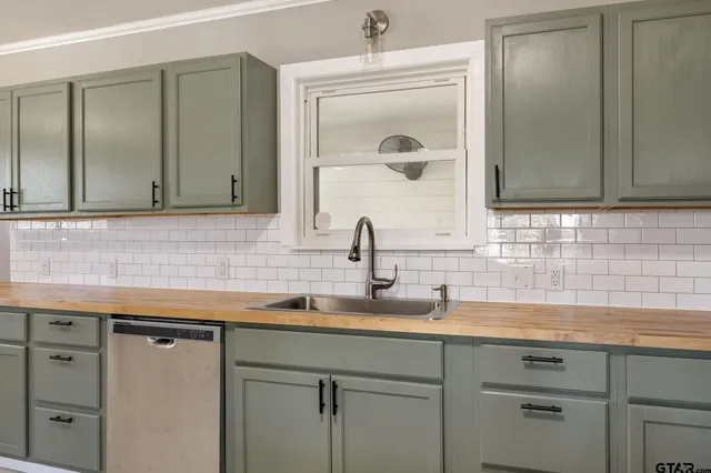 $290,000 | 291 East Main Street, Van, TX 75790