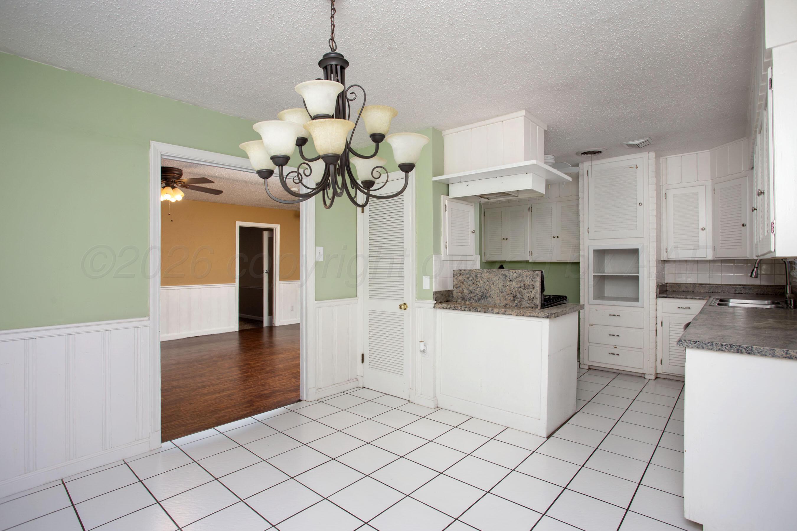 4301 South Fannin Street Amarillo, TX 79110 - Photo 9 of 25 Dining/Kitchen