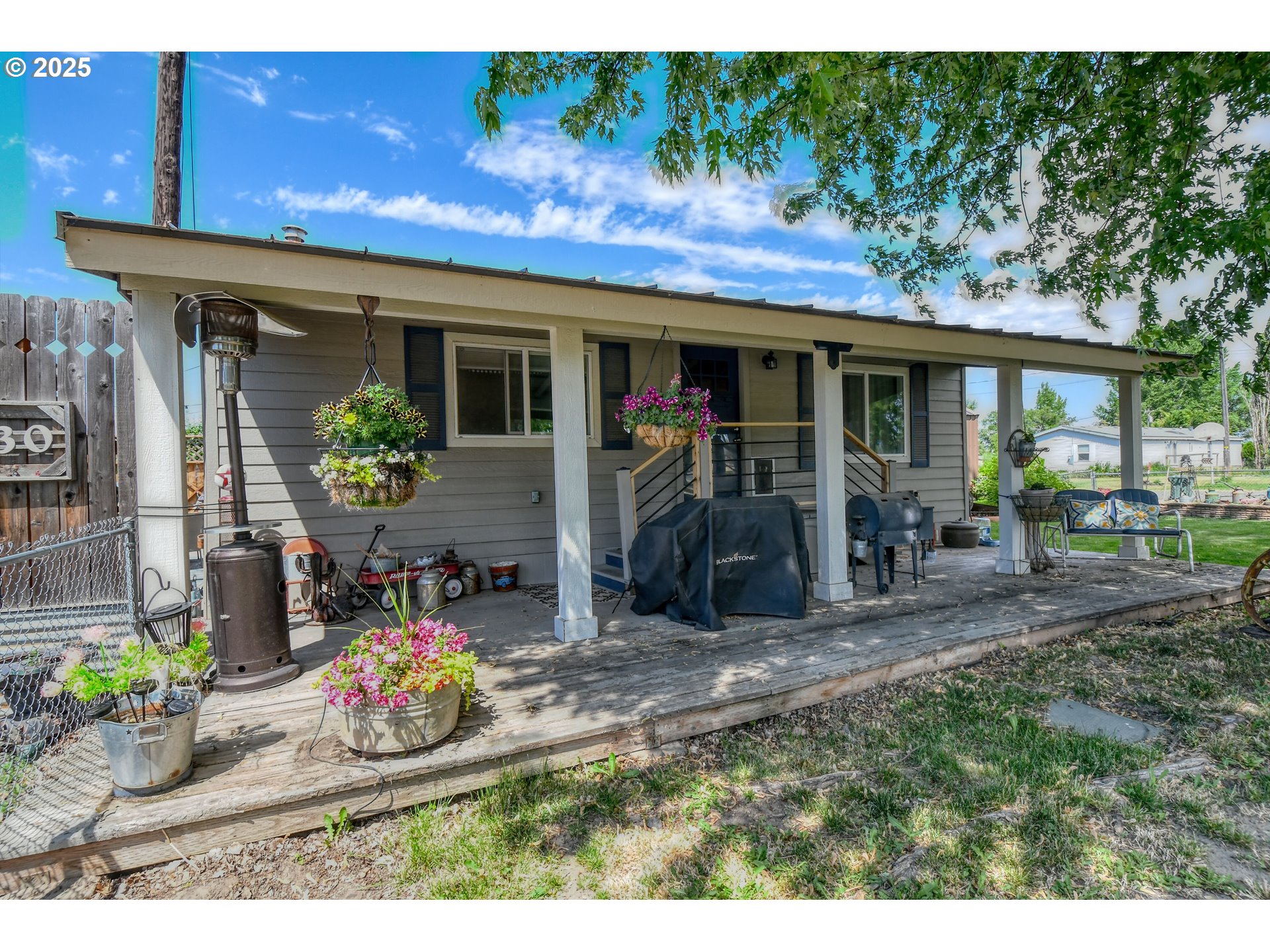 330 2nd Street Athena, OR 97813 - Photo 3 of 30 a front view of a house with garden