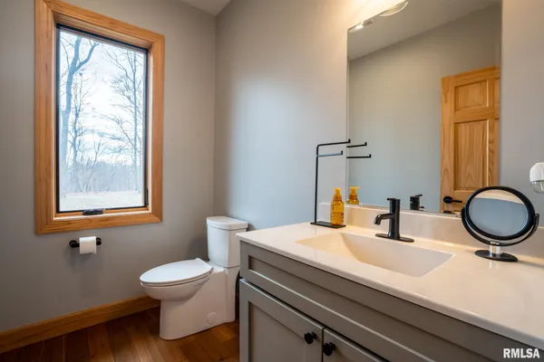 $819,999 | 857 Ariel View Lane, De Soto, IL 62924