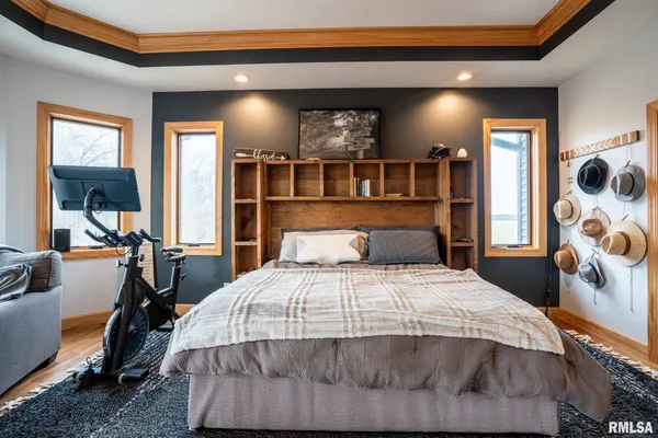 $819,999 | 857 Ariel View Lane, De Soto, IL 62924