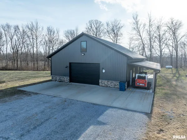 $819,999 | 857 Ariel View Lane, De Soto, IL 62924