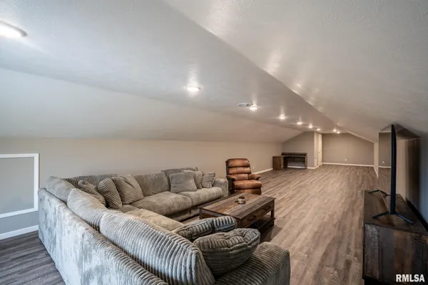 $819,999 | 857 Ariel View Lane, De Soto, IL 62924