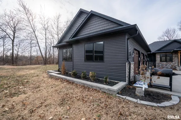 $819,999 | 857 Ariel View Lane, De Soto, IL 62924