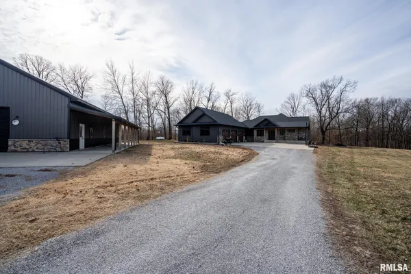 $819,999 | 857 Ariel View Lane, De Soto, IL 62924