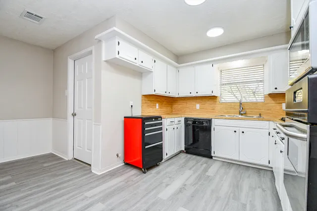 $1,900 | 1302 Brookmeade Court, Deer Park, TX 77536