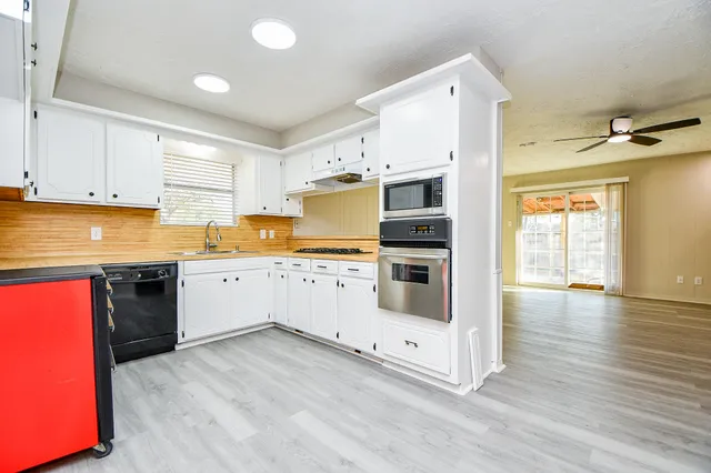 $1,900 | 1302 Brookmeade Court, Deer Park, TX 77536