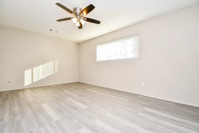 $1,900 | 1302 Brookmeade Court, Deer Park, TX 77536