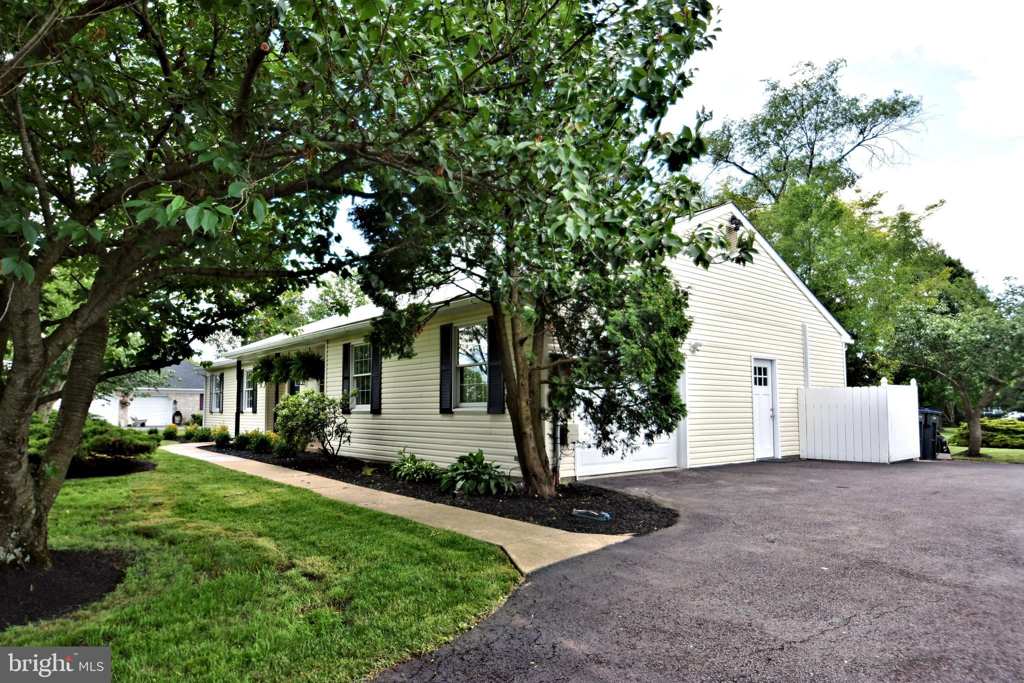 253 Freed Road Harleysville, PA 19438 - Photo 6 of 61 Front at side entry