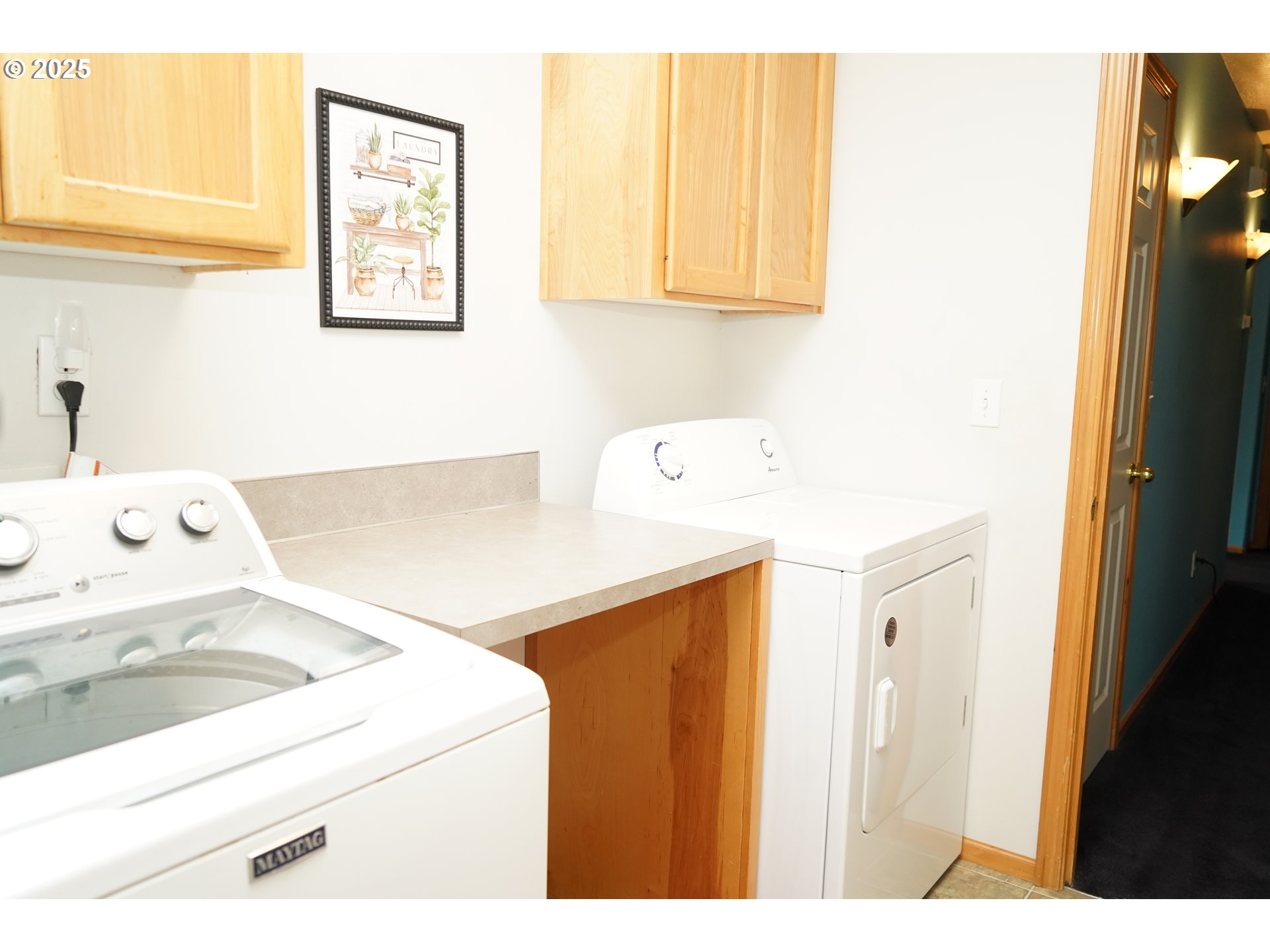 507 Littlewood Drive Eugene, OR 97404 - Photo 2 of 9