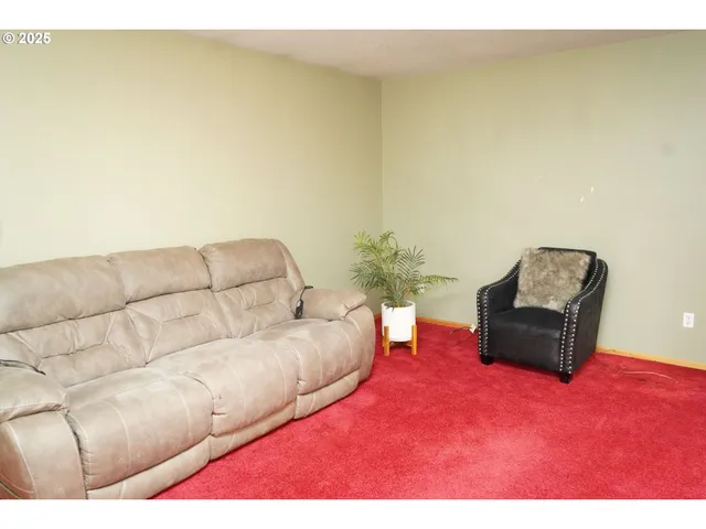 $385,000 | 507 Littlewood Drive, Eugene, OR 97404