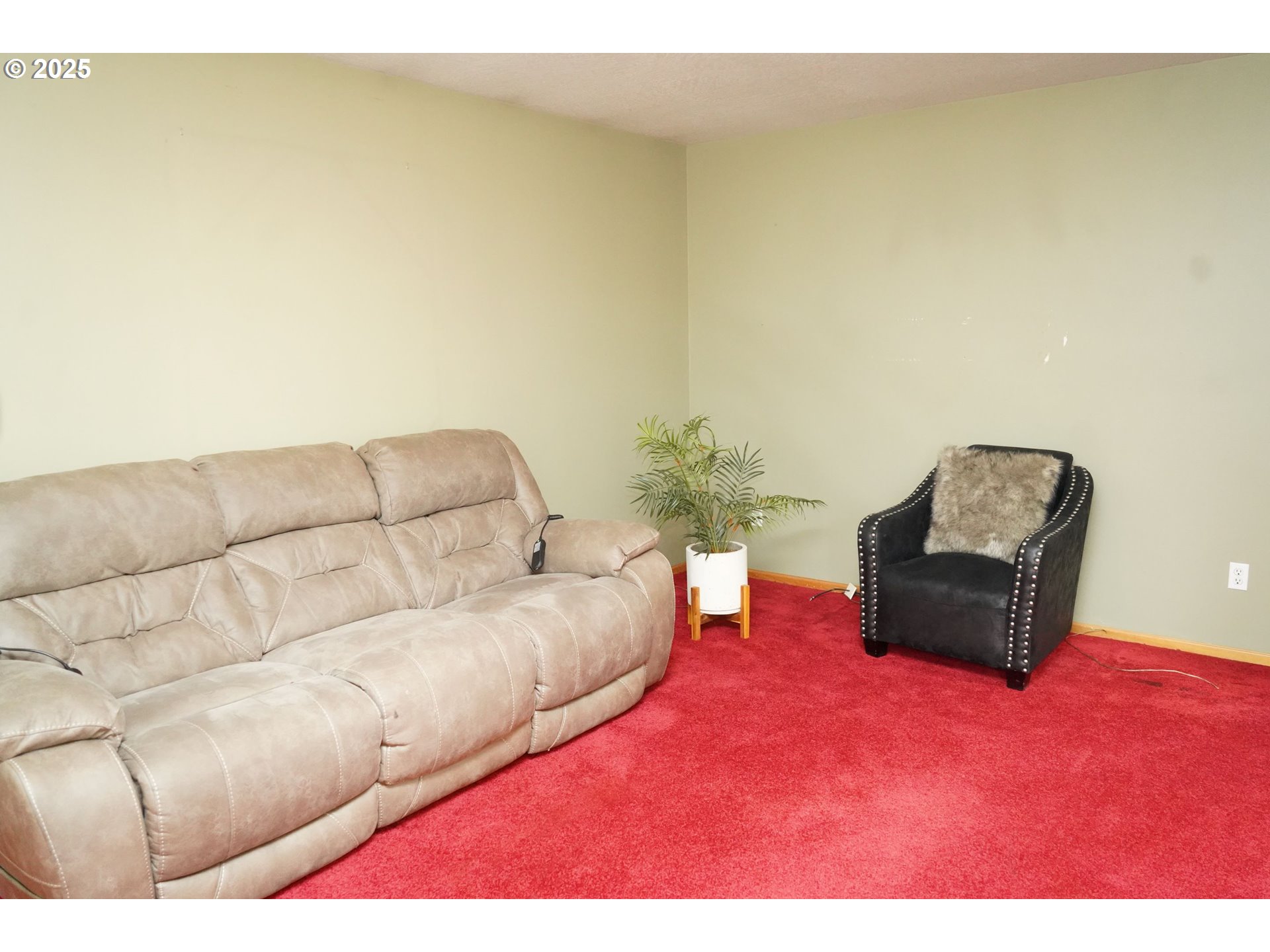 507 Littlewood Drive Eugene, OR 97404 - Photo 4 of 9