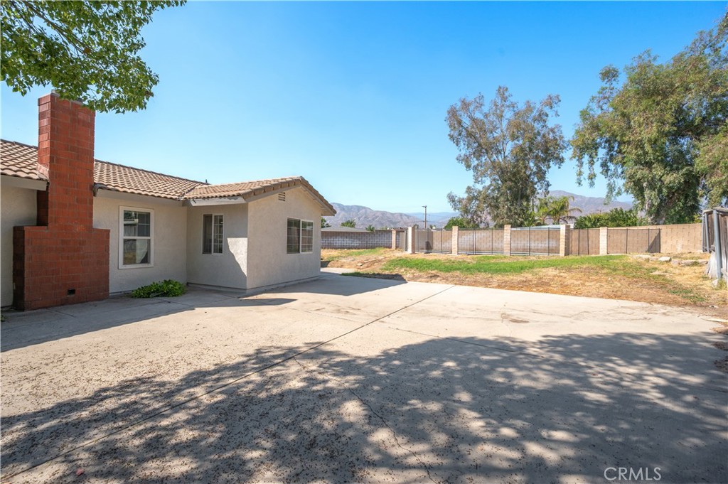 27394 Rustic Lane Highland, CA 92346 - Photo 32 of 41