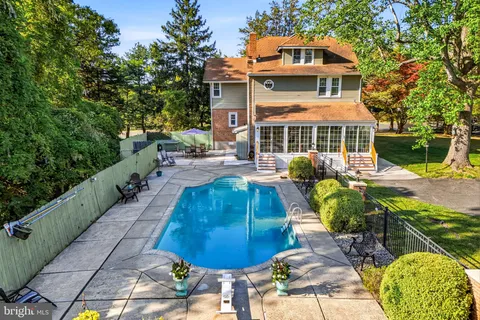 $699,000 | 267 West White Horse Pike, Berlin, NJ 08009