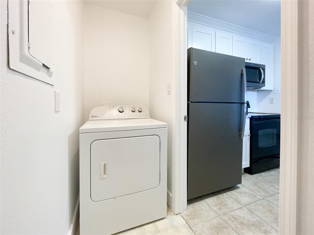 1400 Gandy Boulevard North, Unit 412 St. Petersburg, FL 33702 - Photo 11 of 44 a utility room with dryer and washer