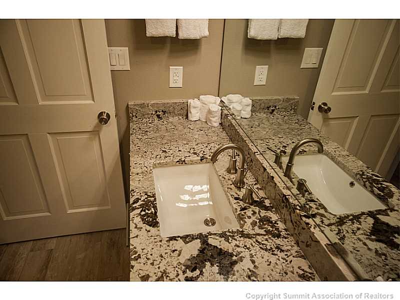 195 River Run Road, Unit 8054 Keystone, CO 80435 - Photo 13 of 24 Bathroom.