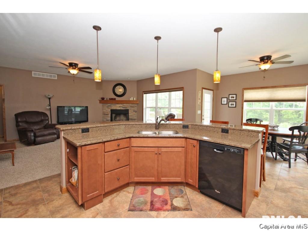 14230 Dixon Road Auburn, IL 62615 - Photo 12 of 36 Gallery Image 12