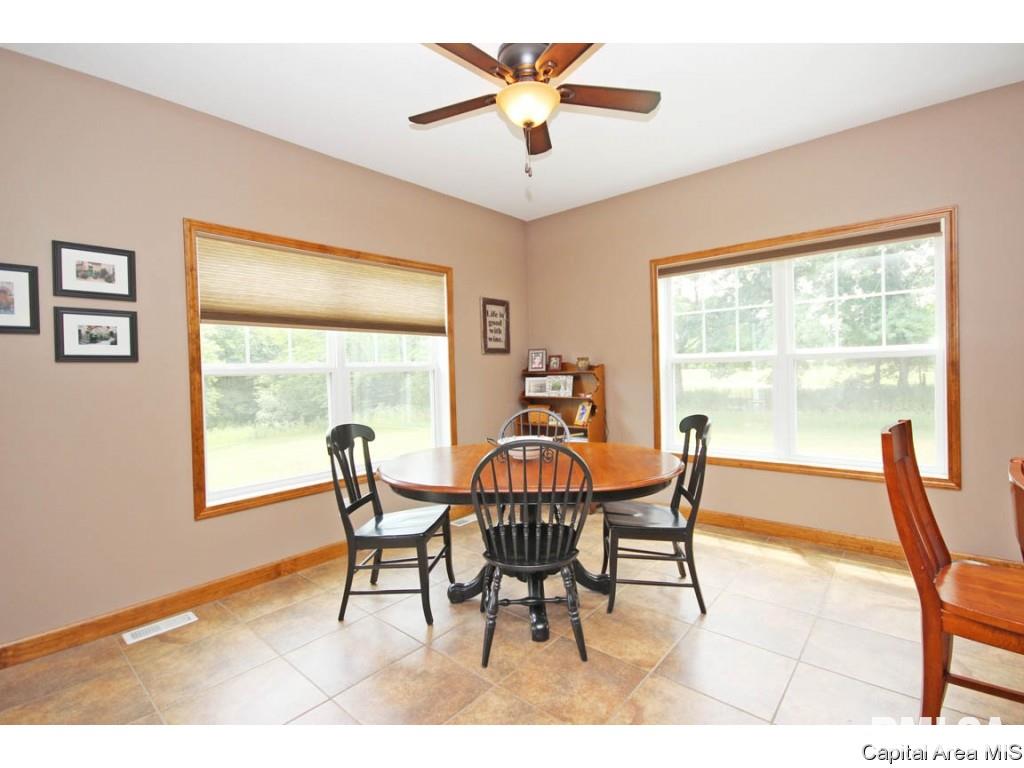 14230 Dixon Road Auburn, IL 62615 - Photo 14 of 36 Gallery Image 14