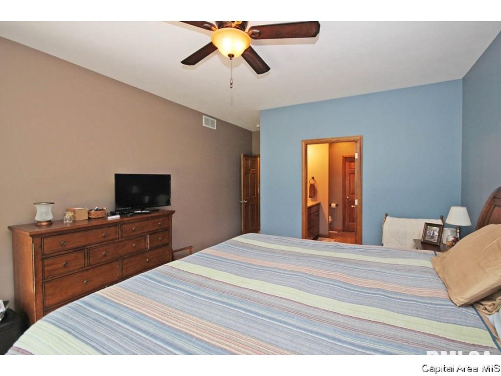 14230 Dixon Road Auburn, IL 62615 - Photo 17 of 36 Gallery Image 17