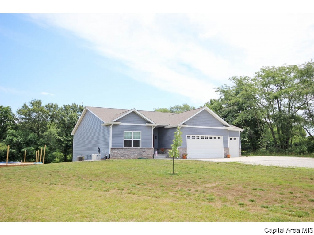 14230 Dixon Road Auburn, IL 62615 - Photo 2 of 36 Gallery Image 2