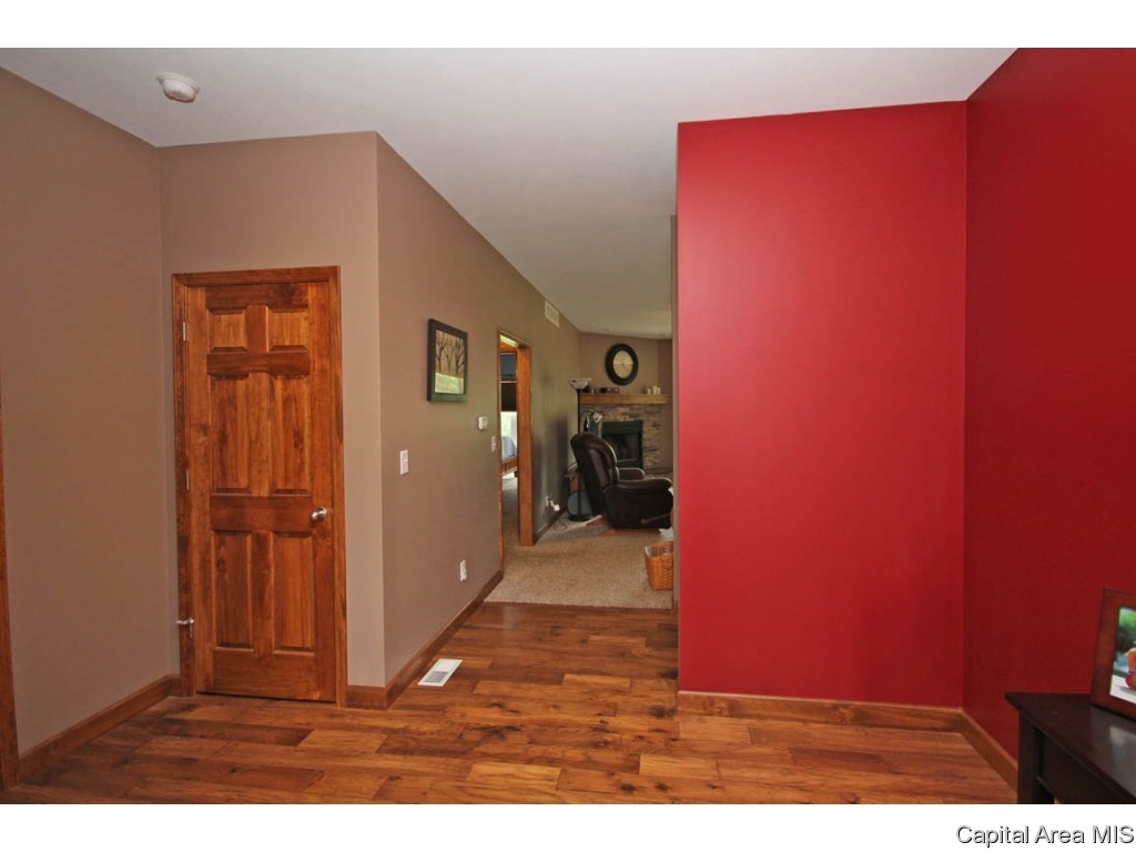 14230 Dixon Road Auburn, IL 62615 - Photo 5 of 36 Gallery Image 5